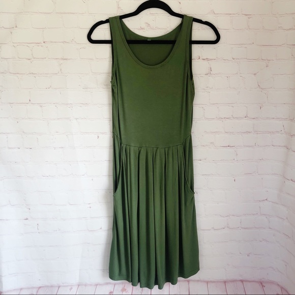 Dresses & Skirts - 💐5/$25!💐 pleated tank dress with pockets XS